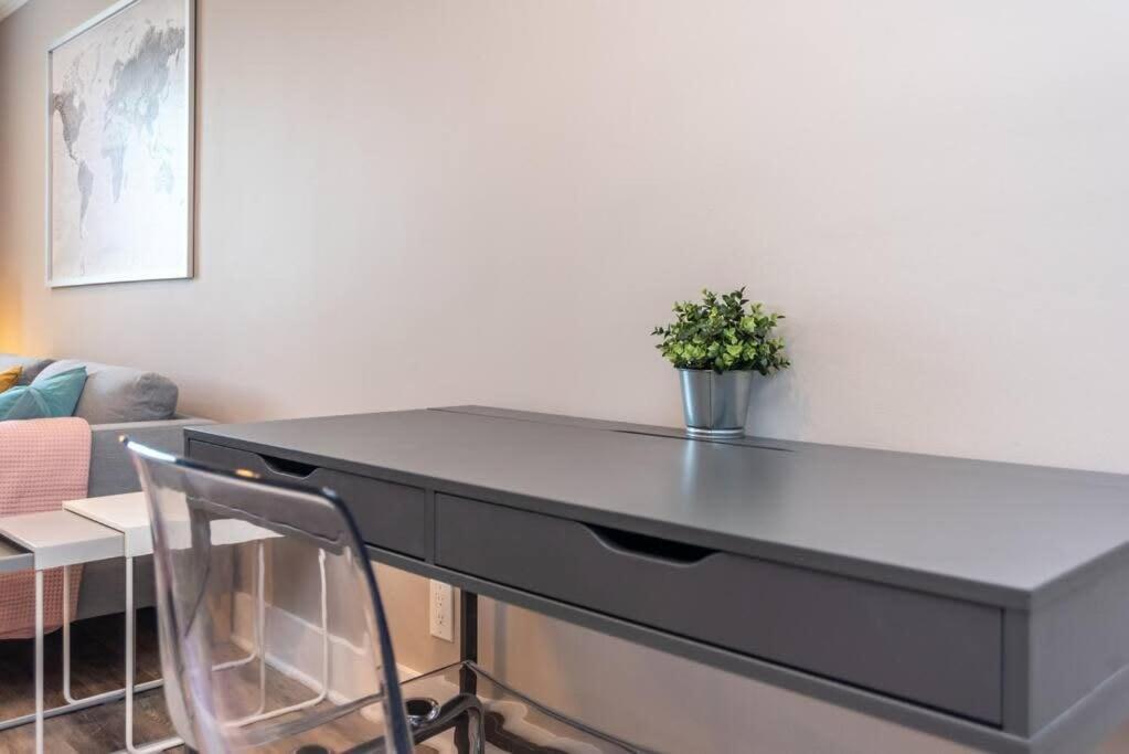 Vakantiehuis Downtown 18th Fl! View& Onsite Parking Lm1807 *